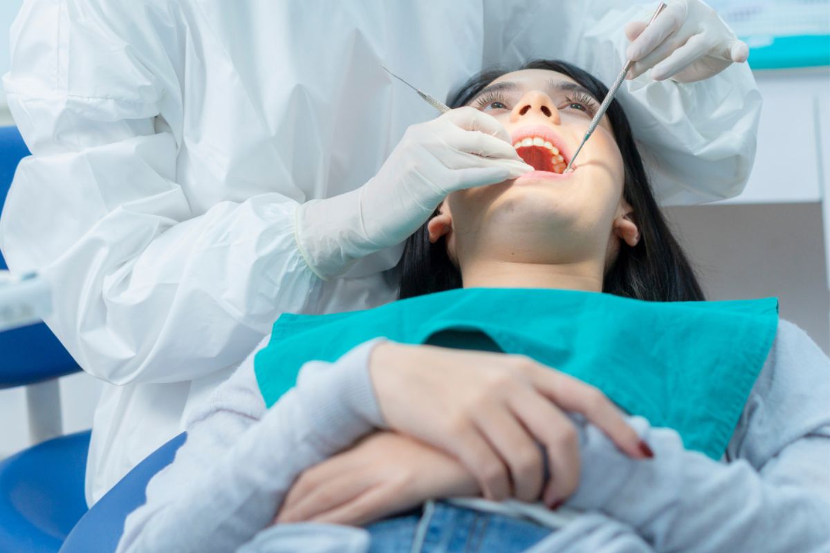 How Can an Emergency Dentist Save a Knocked-Out Tooth?